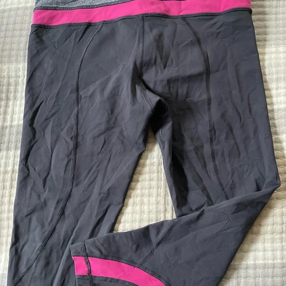 Lululemon Athletica Charcoal and Fuchsia Leggings - Picture 7 of 10